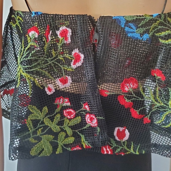 Vone Knit Embroidered Cropped Top Size Small NWT - Picture 11 of 13